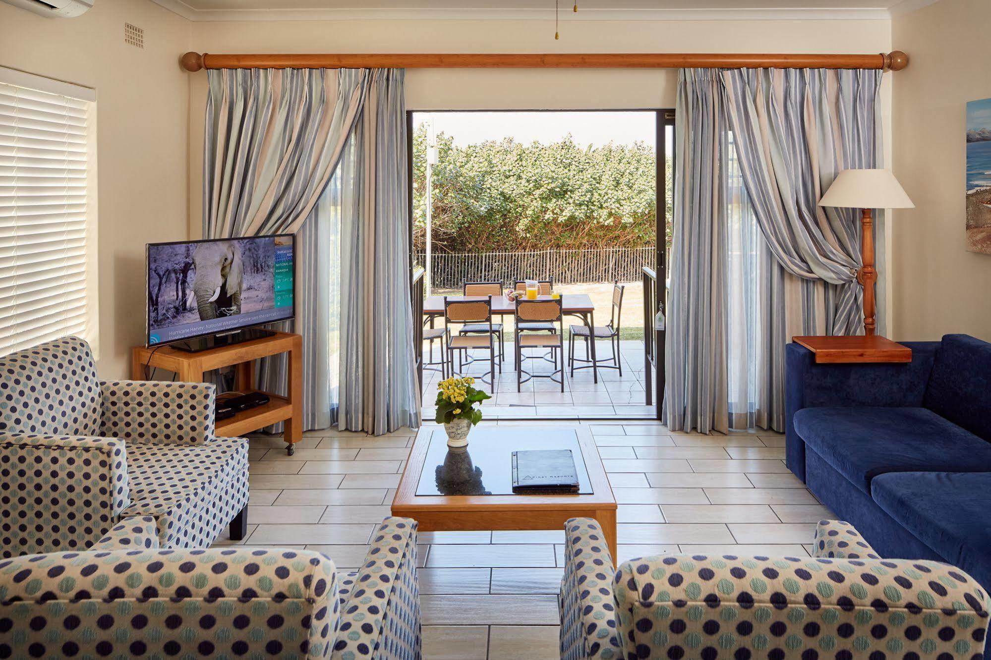First Group Club Hacienda Apartment เชลลีบีช ภายนอก รูปภาพ