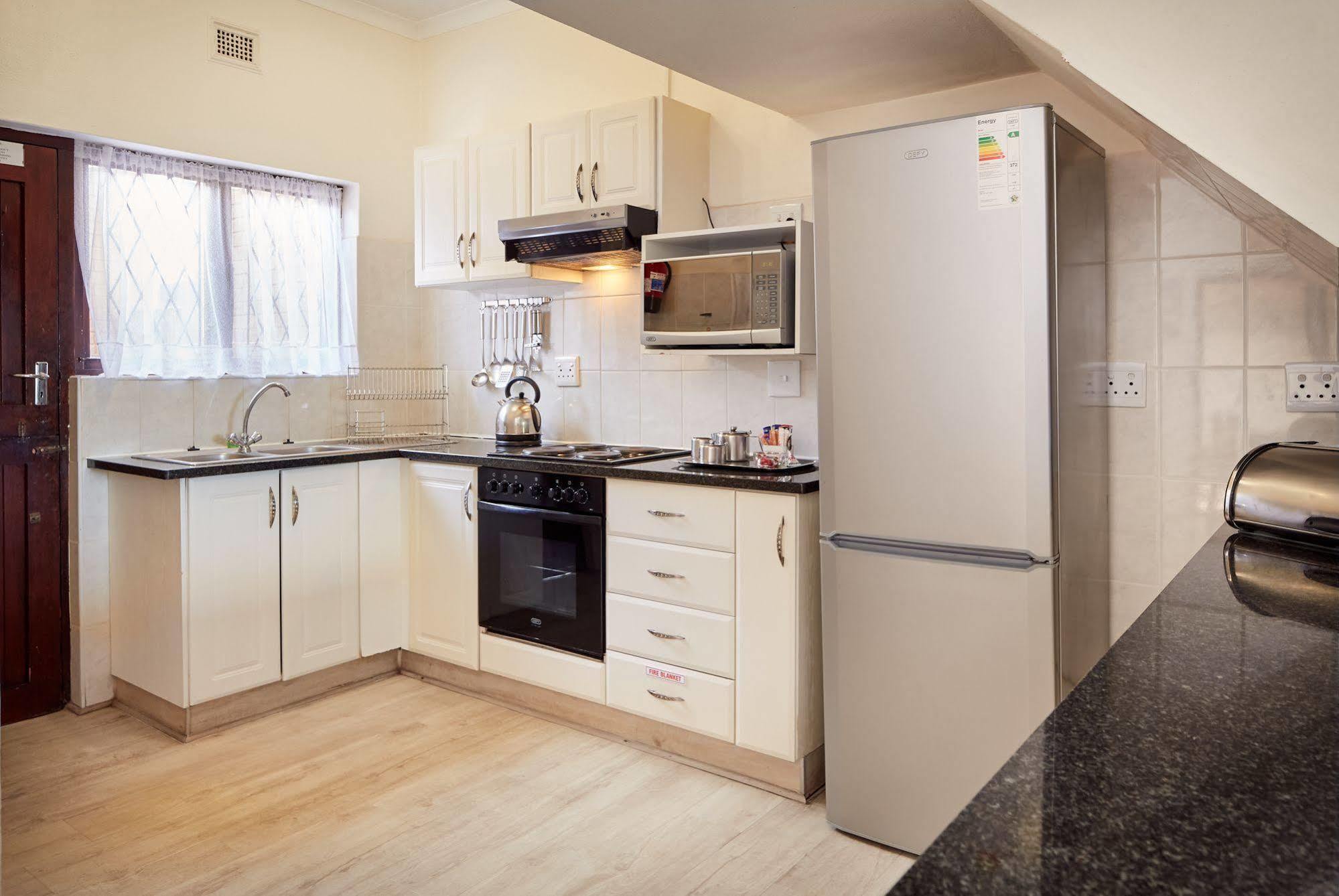 First Group Club Hacienda Apartment เชลลีบีช ภายนอก รูปภาพ