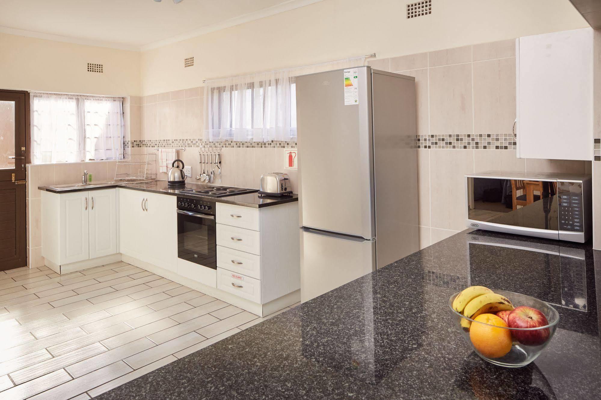 First Group Club Hacienda Apartment เชลลีบีช ภายนอก รูปภาพ