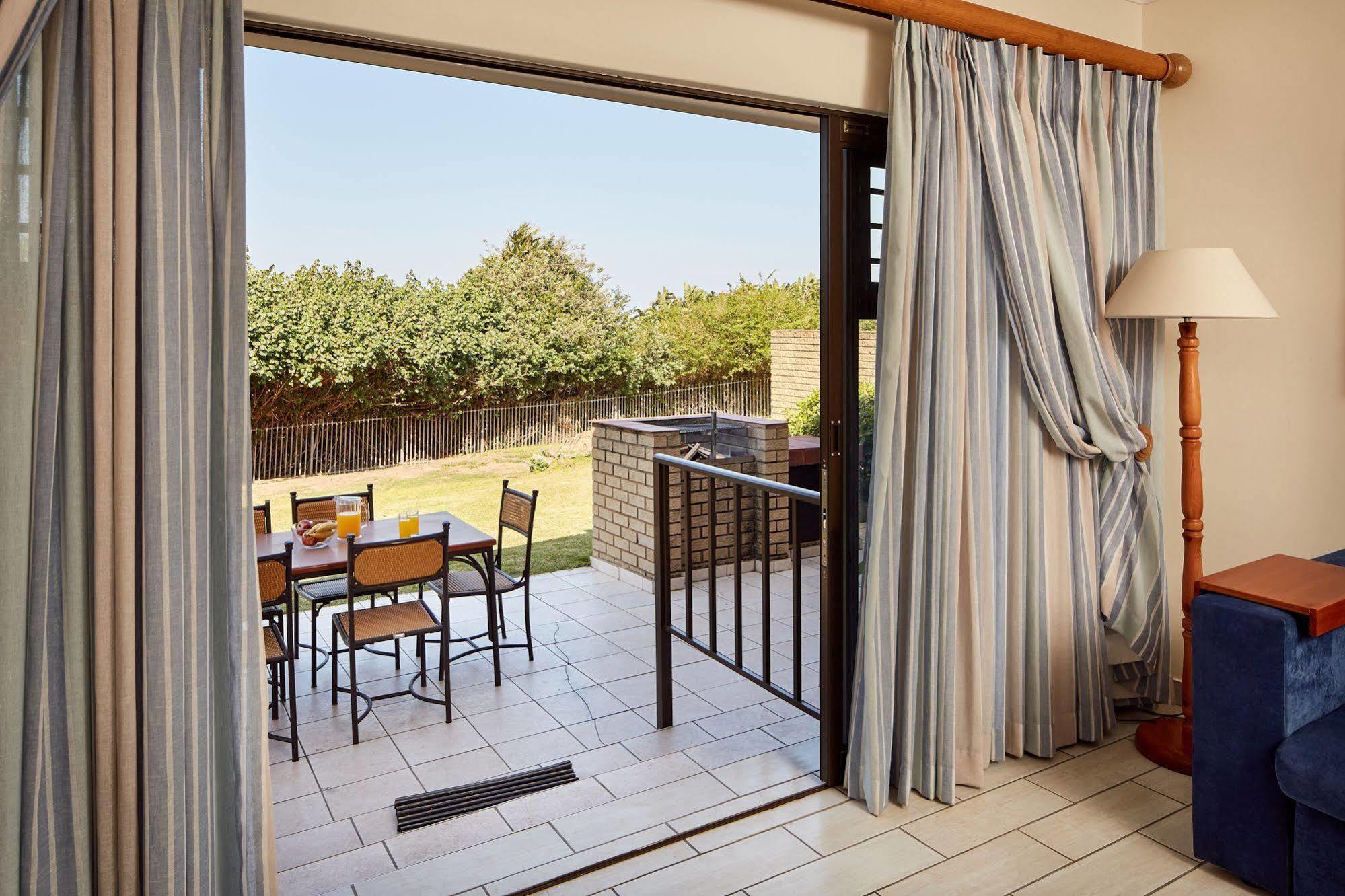 First Group Club Hacienda Apartment เชลลีบีช ภายนอก รูปภาพ